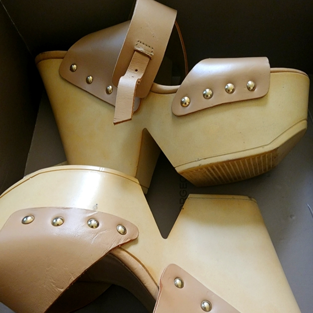 Leather sandals natural color size 9.5